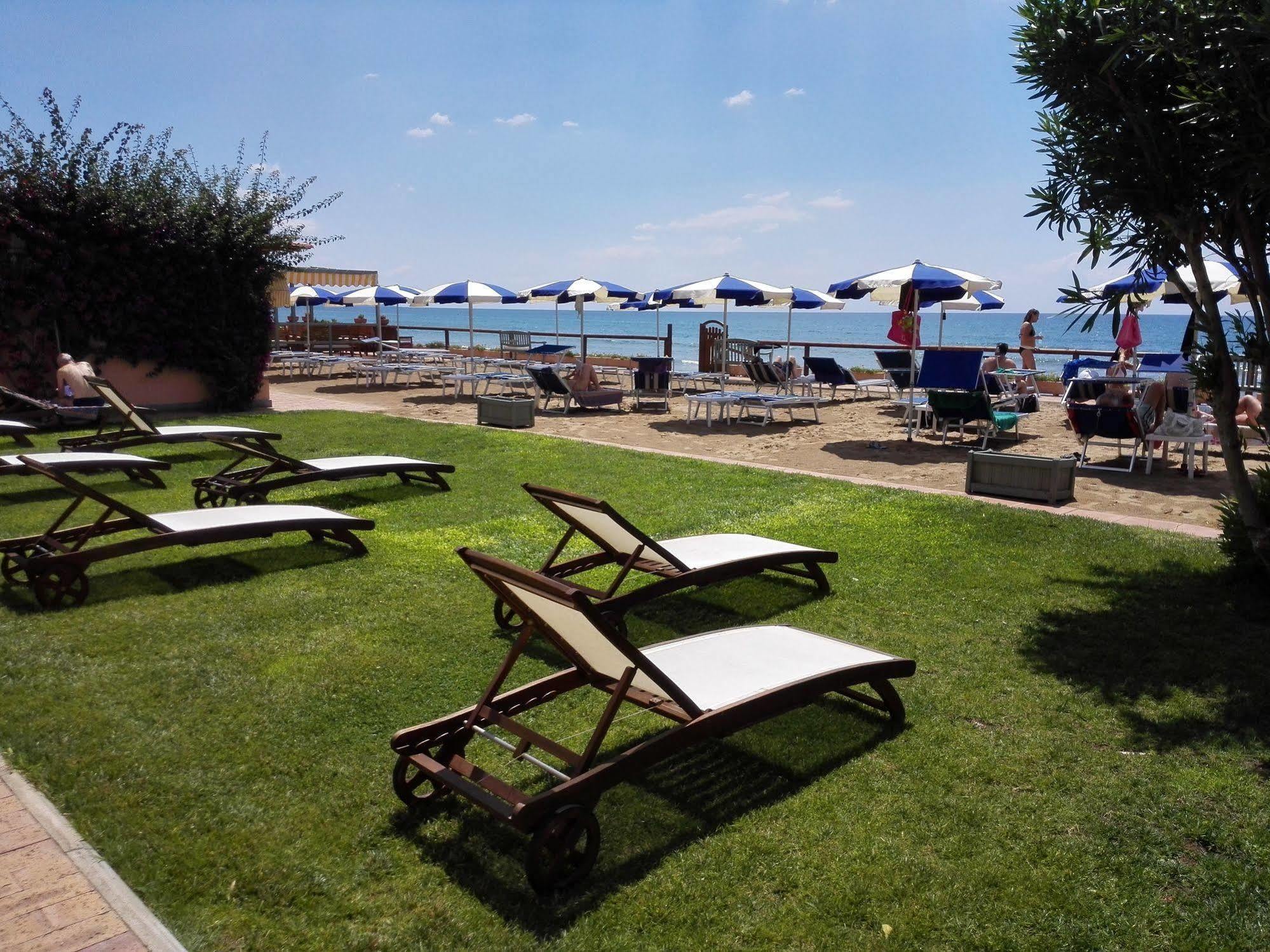 Hotel Acquasanta Terracina Exterior photo